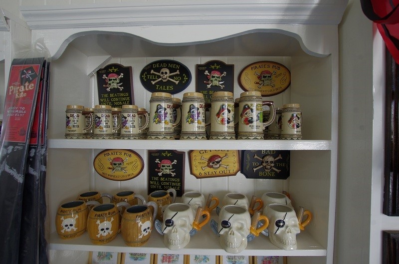 A souvenir shop, of course, can't do without pirate symbols.