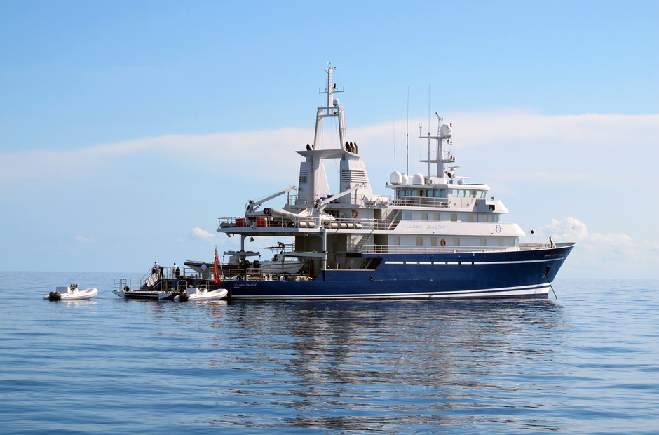 Campbell Shipyards Blue Shadow