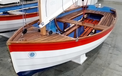 12 футов «12 футов Динги» (12′ Dinghy) с одномачтовым рейковым парусным вооружением кэт. Спортивный вариант