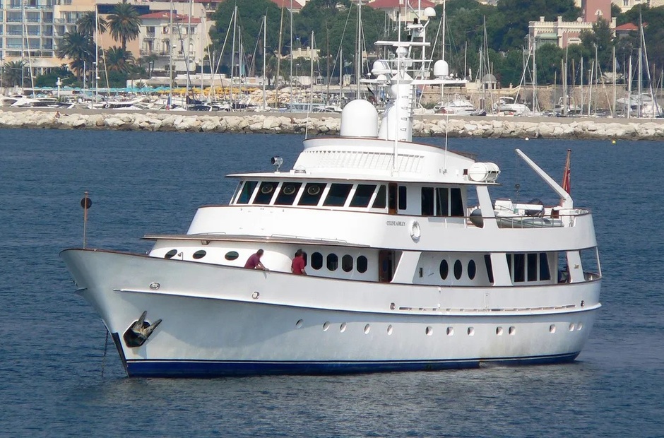 Feadship C Side