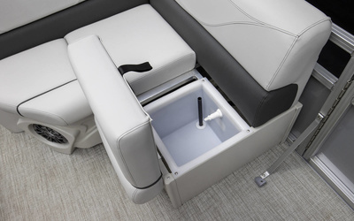Avalon Venture Bow Fish 18
