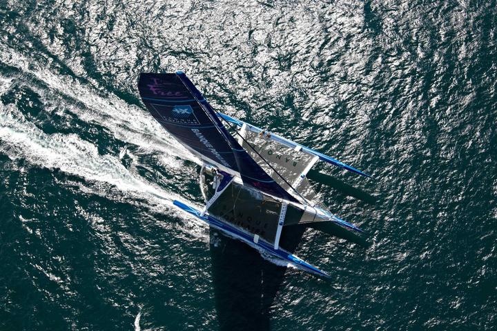 The 40-meter trimaran Banque Populaire V set a new record.