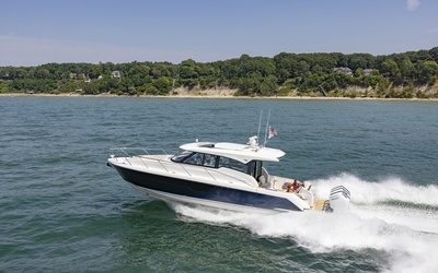 Tiara 48 LE