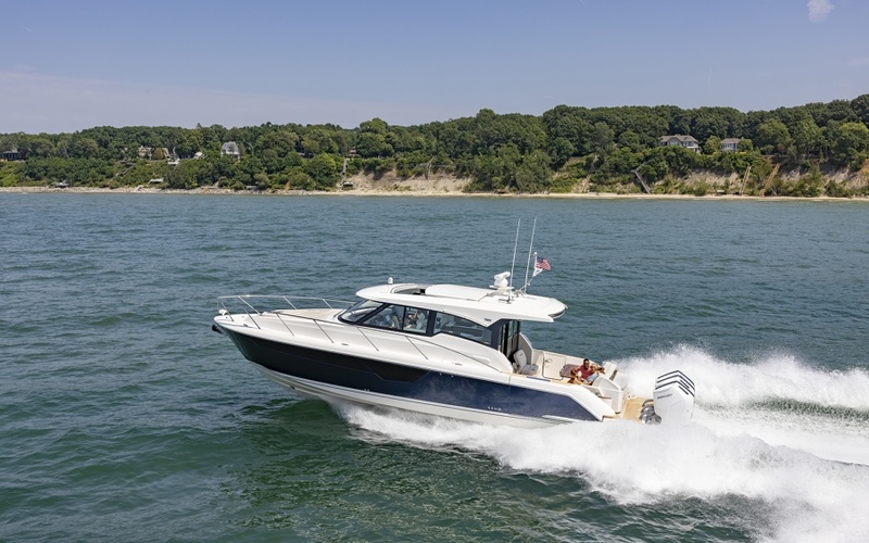Tiara 48 LE