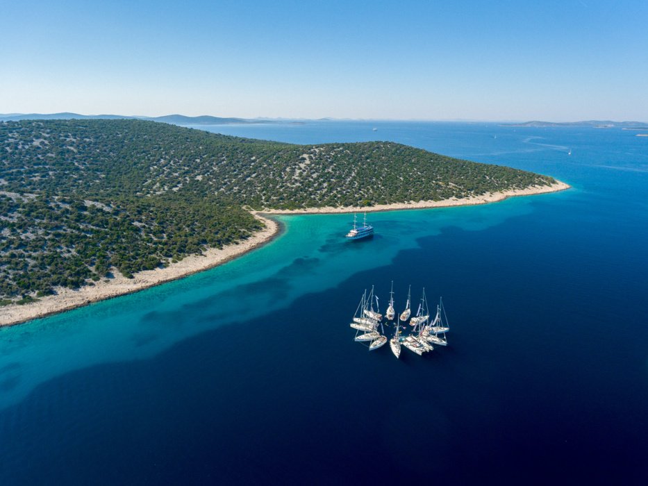 At every Big regatta we gather all the yachts in an asterisk - inside there is a swimming pool where we swim and relax.