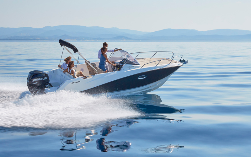 Quicksilver Activ 675 Sundeck