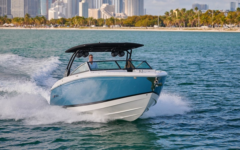 Cobalt R33 Outboard