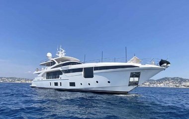 Azimut Pura Vida of Liverpool