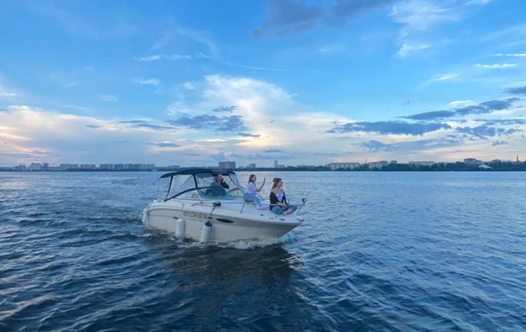 Sea Ray 225 (2005)