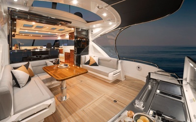 Riviera 6000 Sport Yacht Platinum Edition