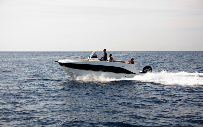 Quicksilver Activ 805 Sundeck