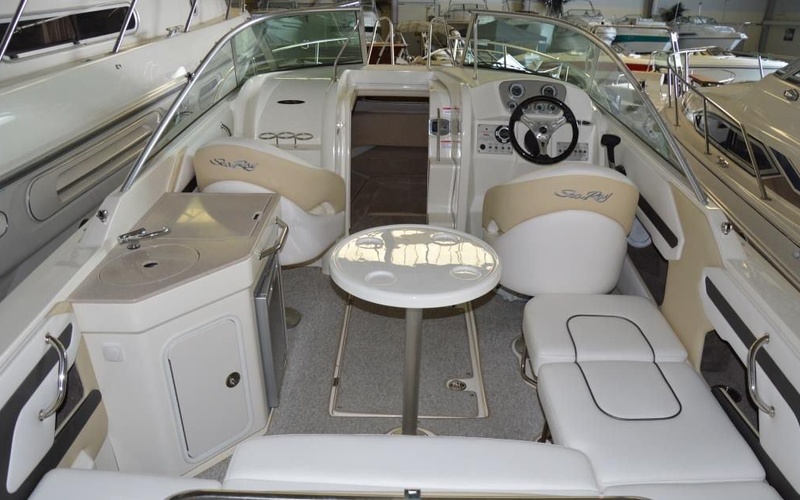 Sea Ray 235 Weekender