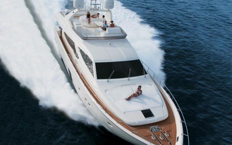 Ferretti 830
