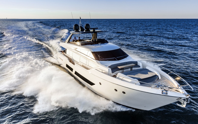 Ferretti 850