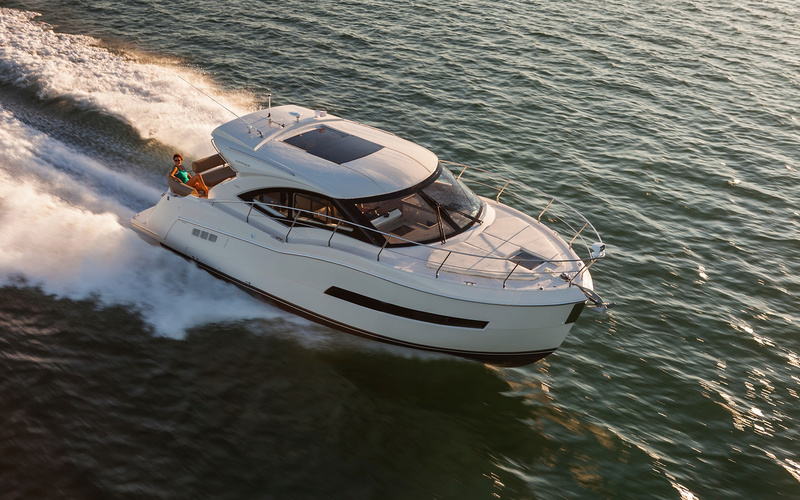 Carver C37 Coupe