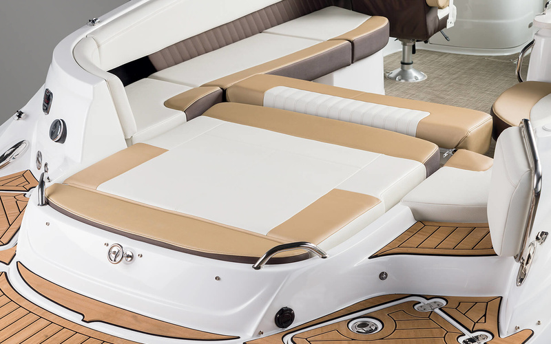 Cruisers Yachts 298 South Beach Edition - Bow Rider