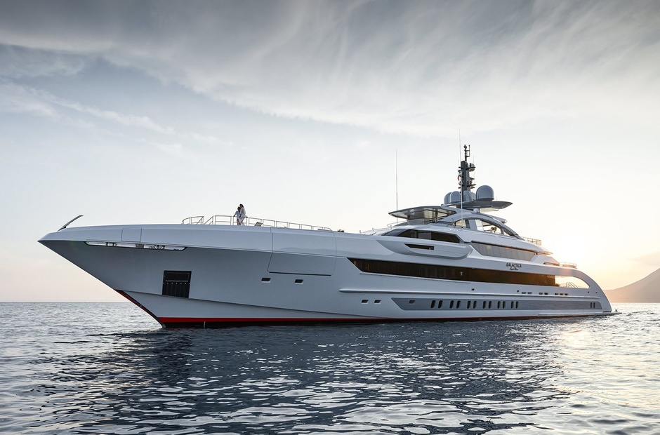 Heesen Galactica Super Nova