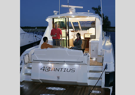 Cruisers Yachts 48 Cantius