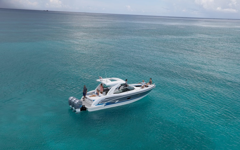 Formula 350 Crossover Bowrider