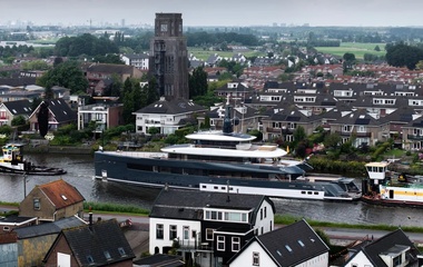 Feadship B