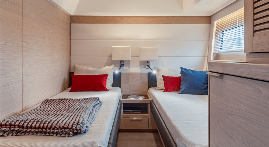  Beneteau Grand Trawler 62