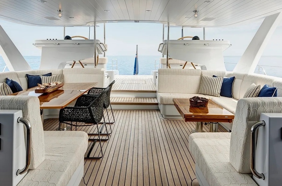 Alloy Yachts Encore