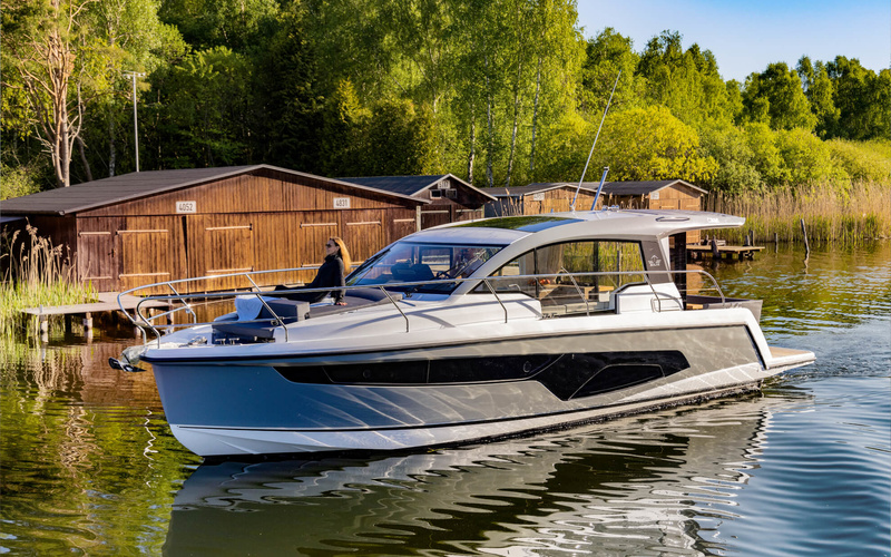 Sealine C335