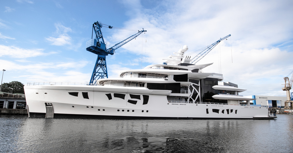 Due to the weight of the glass, the builders used lighter fibreglass instead of the usual aluminum for the superstructure.