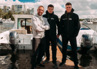 Правильные яхтостроители носят Helly Hansen, знают в казанской Velvette Marine.