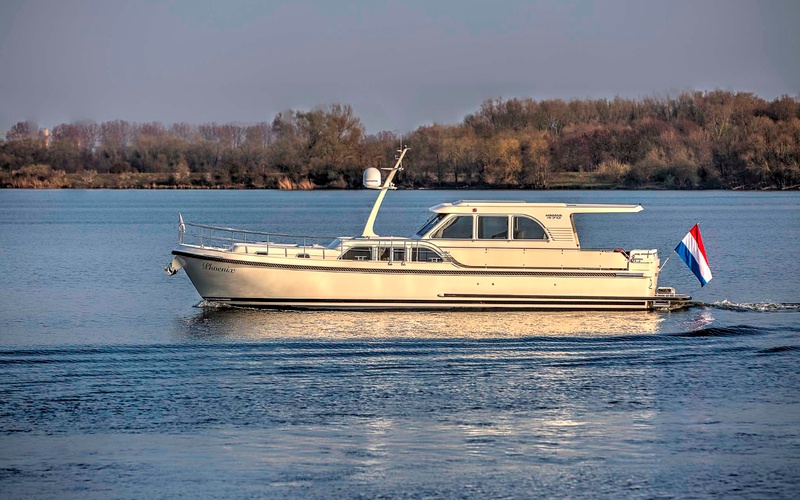 Linssen Grand Sturdy 470 Sedan Wheelhouse