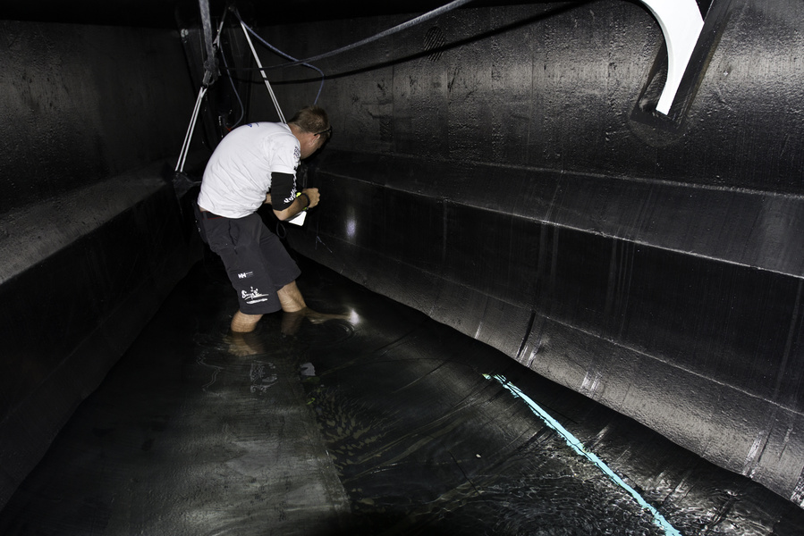A crack in the bow of a Sanya Lan yacht