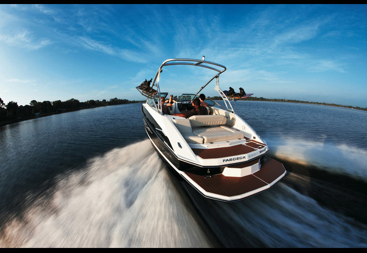 Regal 2220 Deck Boat