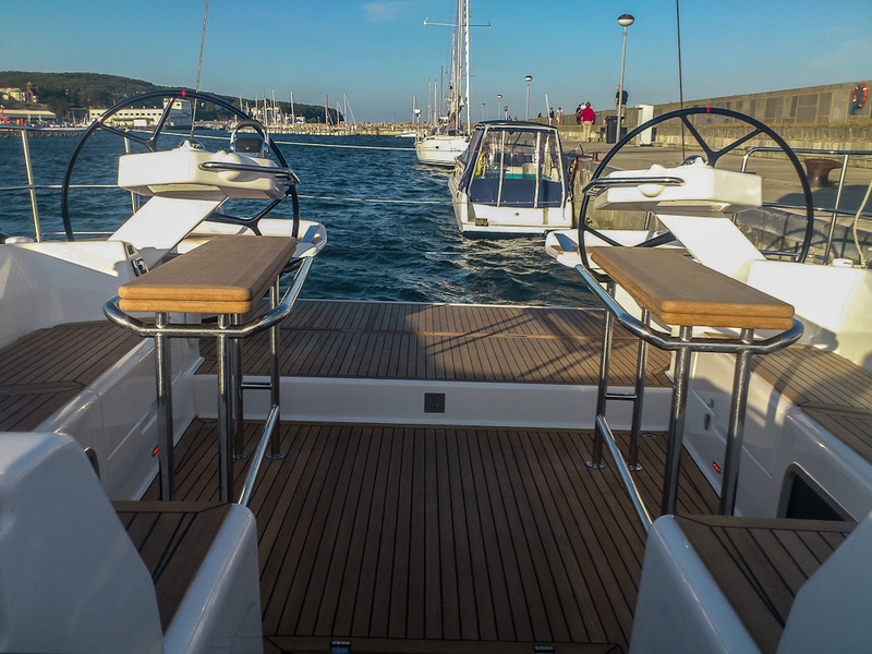 With the first hull, the idea of a cockpit that is fully cushioned has not yet been realized.