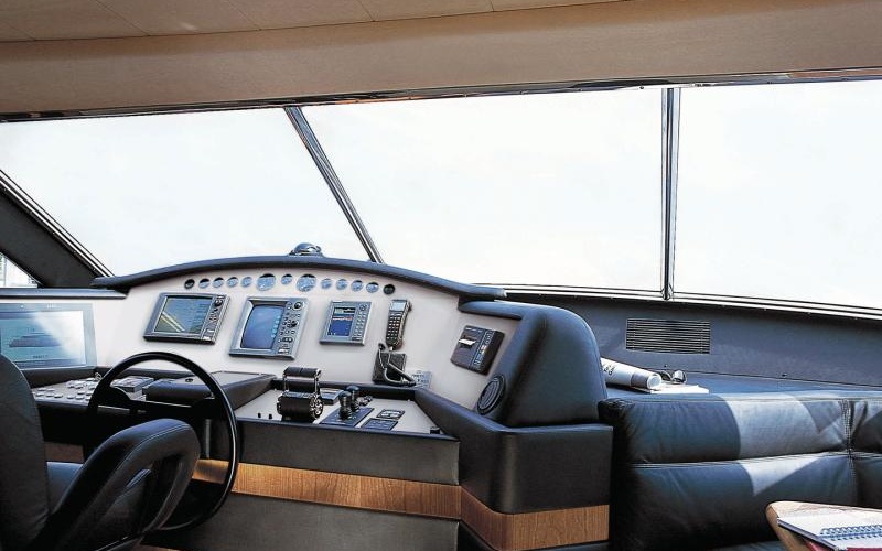 Ferretti 830