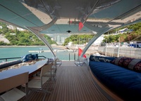 The open spaces of a trimaran are not very remarkable, but there is nothing superfluous here, let alone «space».