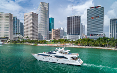 Azimut Happy Hour