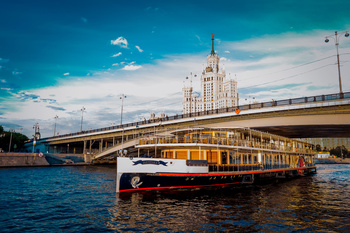 В центре Москвы открылась площадка для мероприятий в яхтенном стиле 