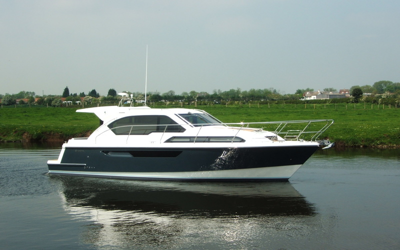 Broom 35 Coupe