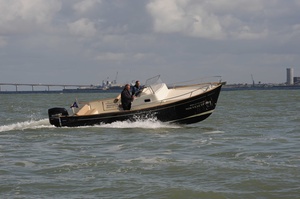 Rhea 27 Escapade