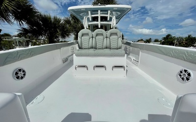 Twin Vee 340 Center Console GFX