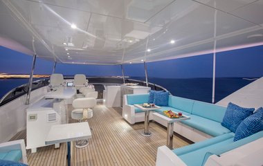 Hatteras Lady Carmen