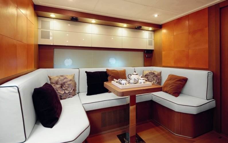 Azimut Atlantis 58