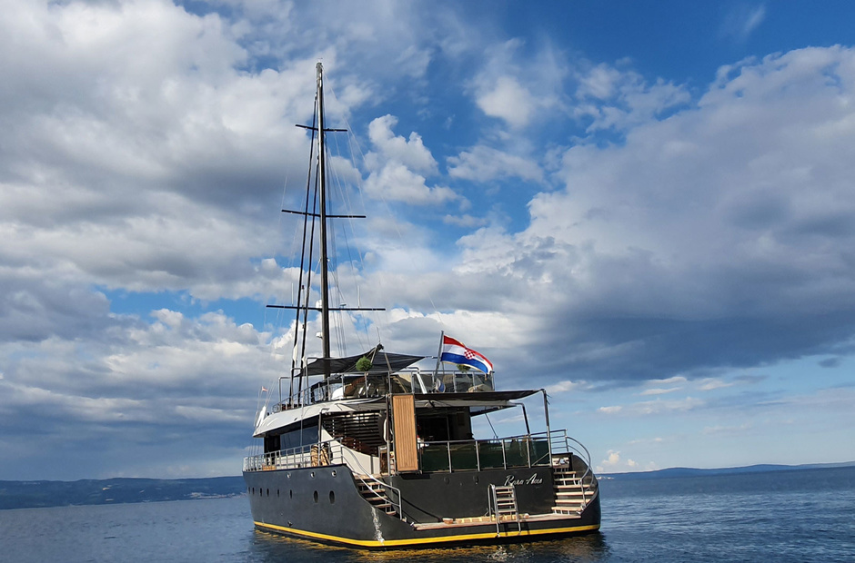 Custom Boats Rara Avis
