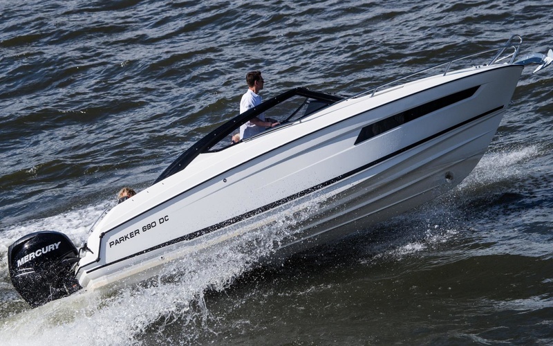 Parker 690 Day Cruiser