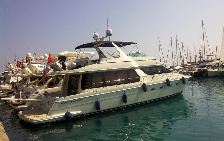 Carver 570 Voyager (2004)