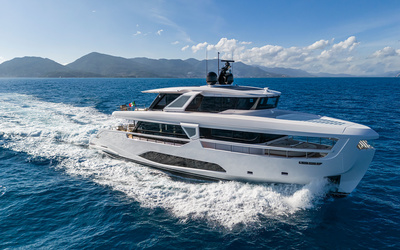 Ferretti Infynito 90