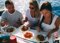 It's very nice to eat on a yacht. Especially when you can buy mussels or fish for a few euros in each marina.