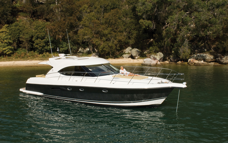Riviera 5000 Sport Yacht