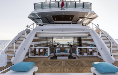 Mangusta Cécile B