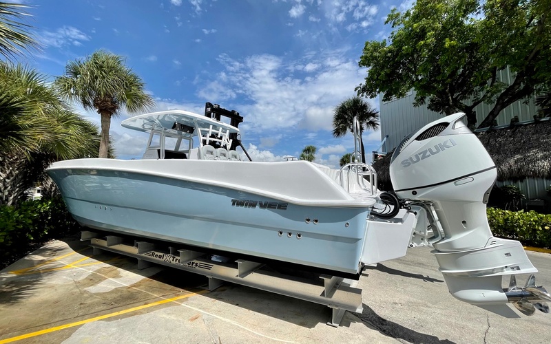 Twin Vee 340 Center Console GFX